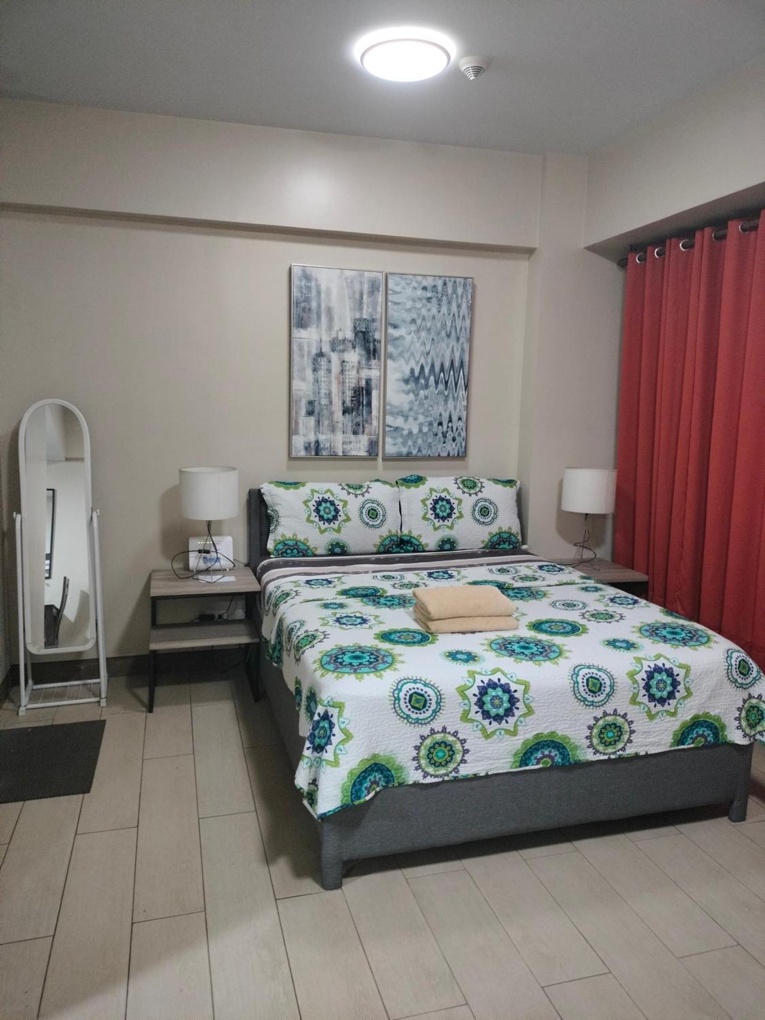 Condotel Near Airport Pasay Esterno foto