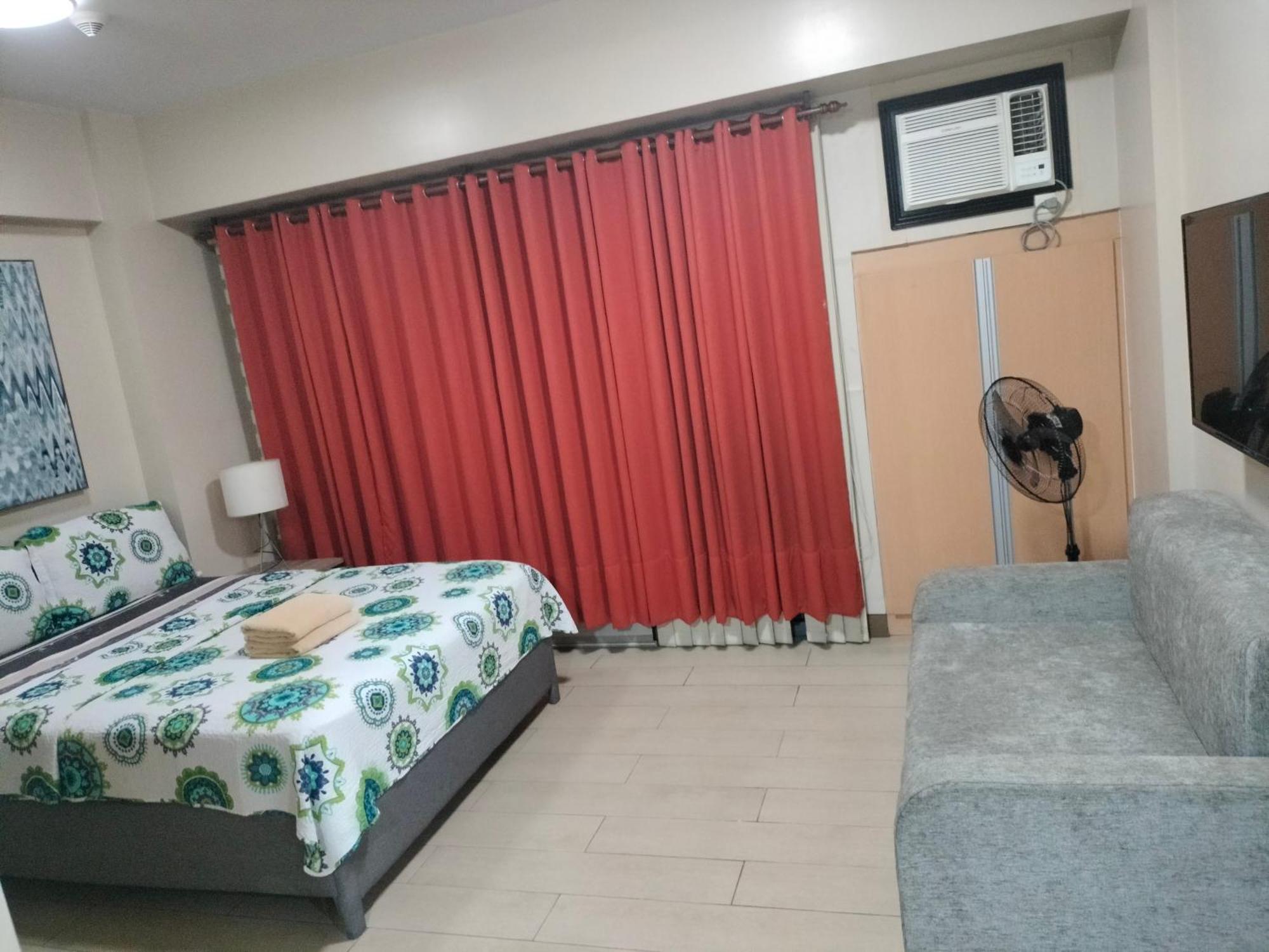 Condotel Near Airport Pasay Esterno foto