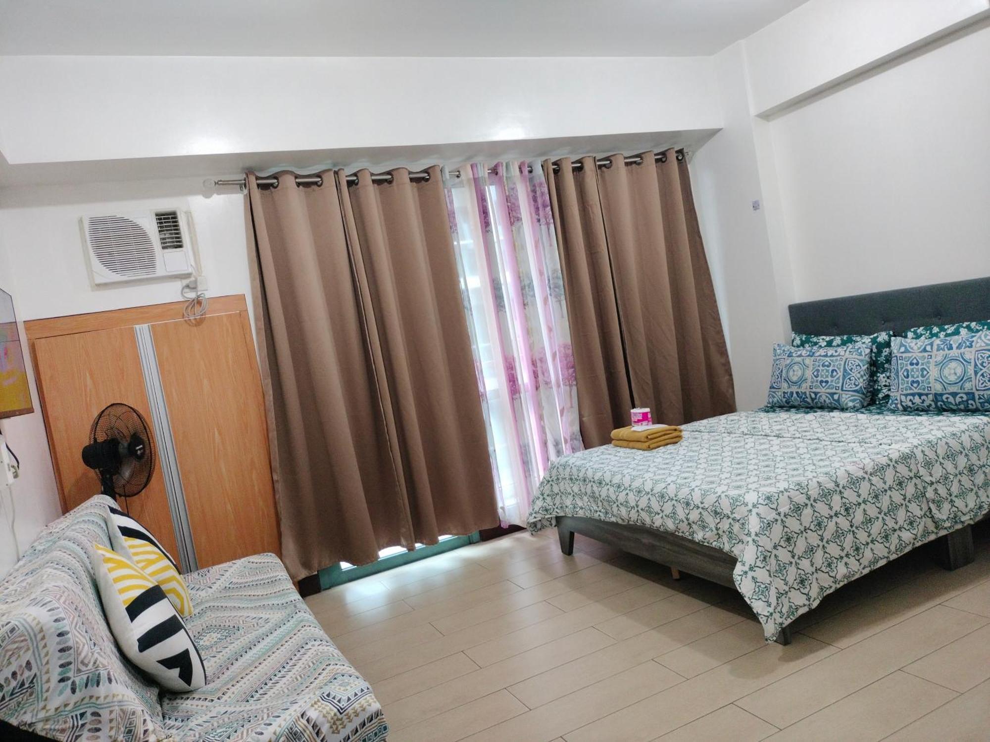 Condotel Near Airport Pasay Esterno foto