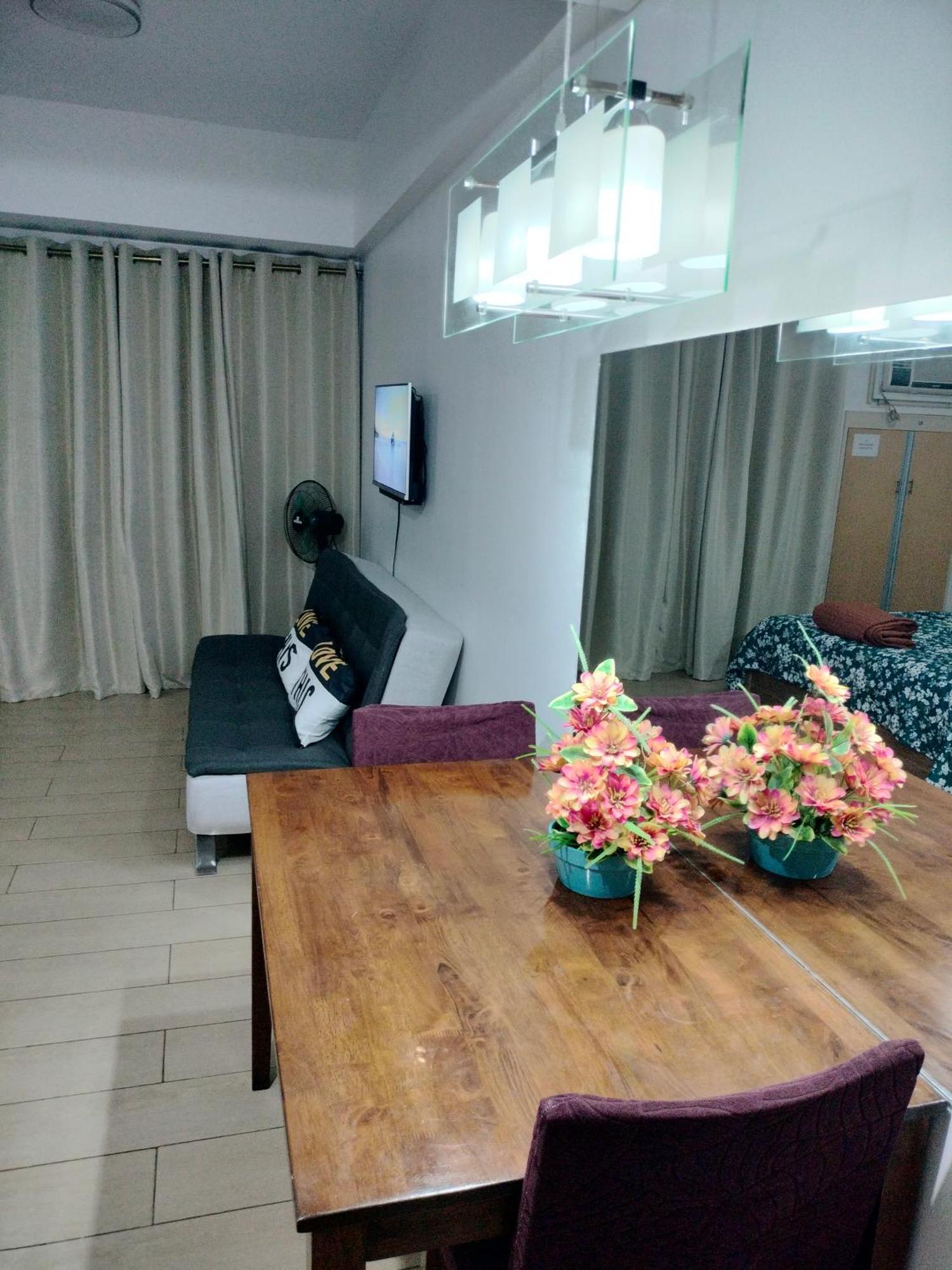 Condotel Near Airport Pasay Esterno foto